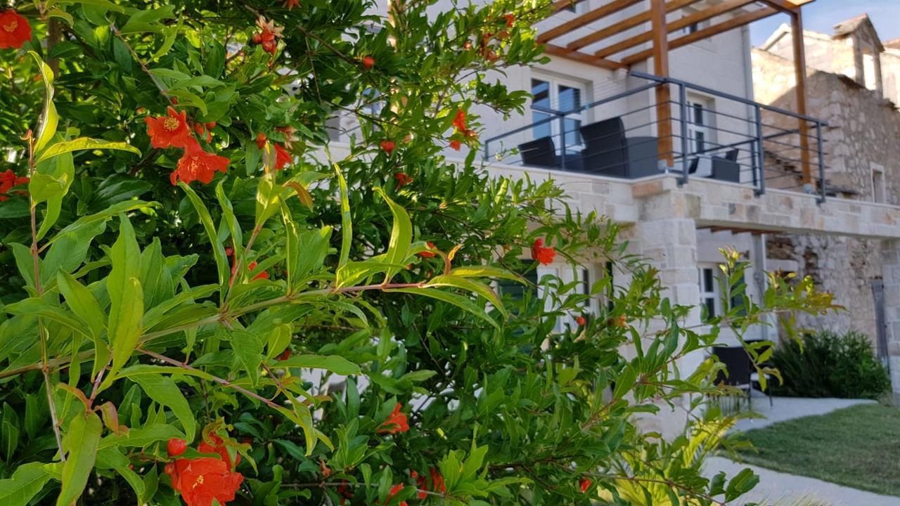 Apartments Lolita Bol Exterior photo