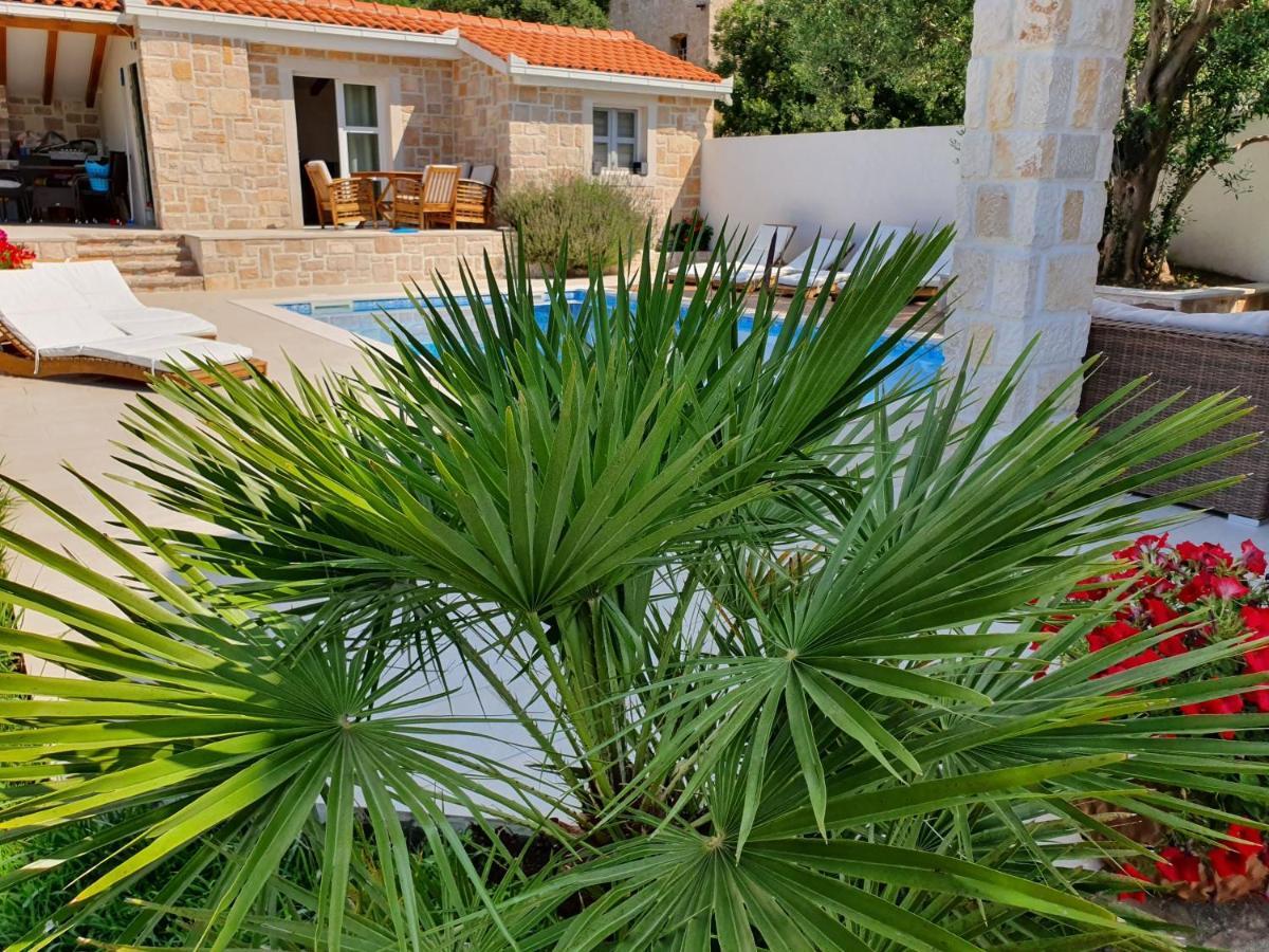 Apartments Lolita Bol Exterior photo